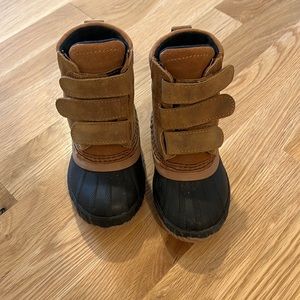 Kids Sorel snow boots. Size 8